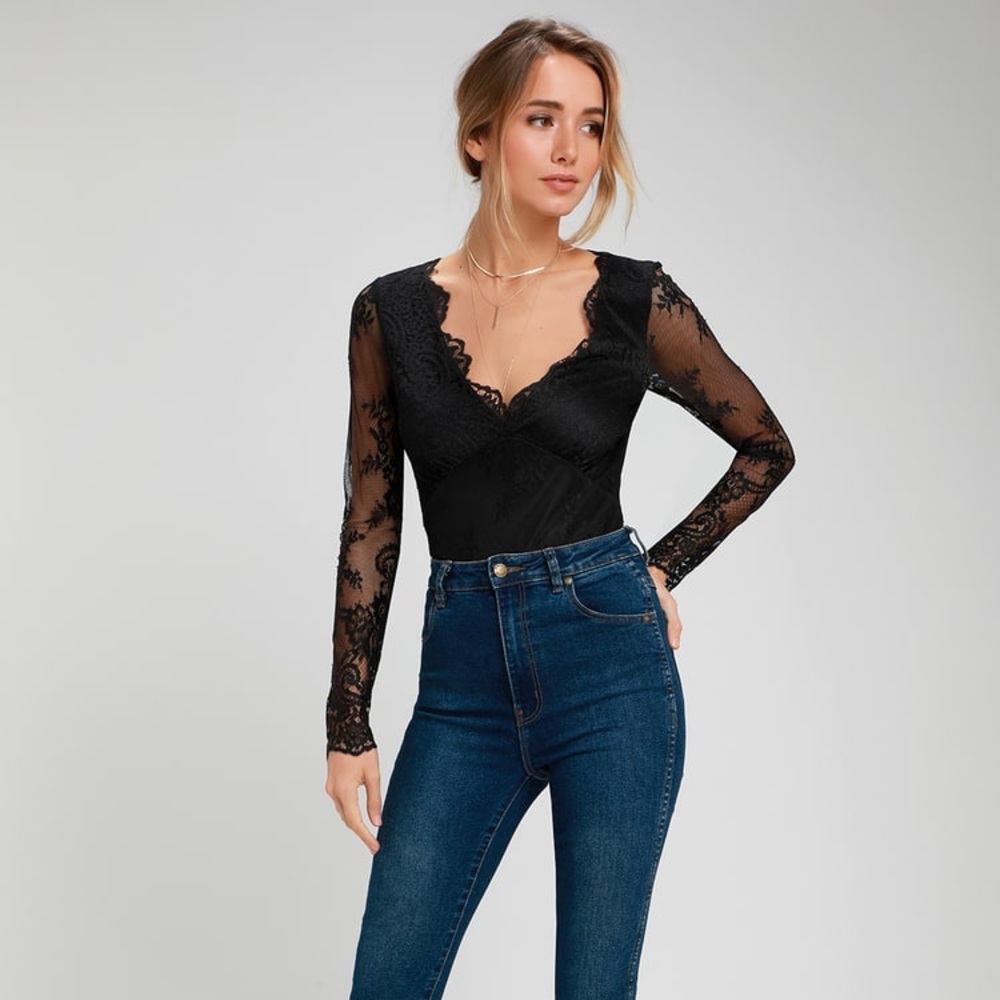 Lulu’s black lace long sleeved bodysuit - Small